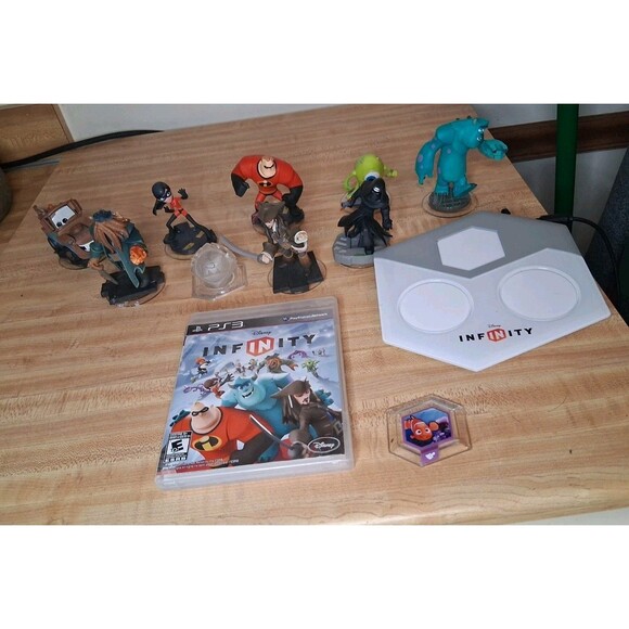 Disney Infinity Lot 3.0 PS3 Game Portal & Figures - Picture 1 of 6